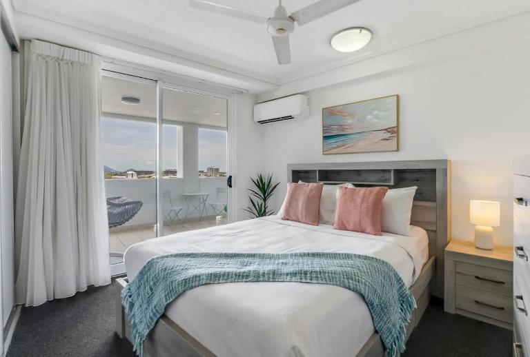"Cairns Sky" A Central Resort-style Retreat - B&B Cairns