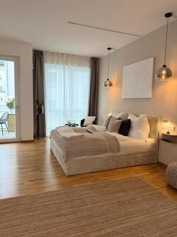 Große Designwohnung in Friedrichshafen mit Café im Haus und nur 5 Min zum Bahnhof, Bodensee, Messe & Flughafen - Chambres d'hôtes Friedrichshafen