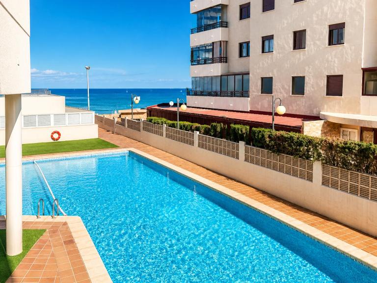 Apartment on the beach with parking and pool - Ferienwohnung Calp