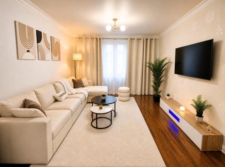 Spacious 4-Bed Home with Big Backyard & Free Driveway Parking - B&B Barking