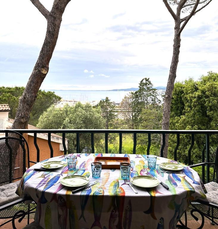 Appartamento PORTIGLIONI BELVEDERE AZZURRO 4 VISTA MARE - B&B Dogana
