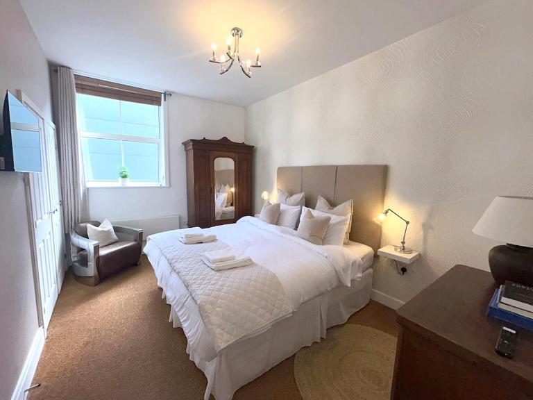 Charming 2-Bedroom Apartment in Vibrant Southville - Chambres d'hôtes Bristol