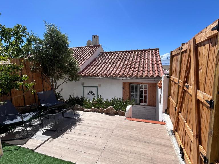 Cozy home & garden for people & dogs - B&B Lourinhã