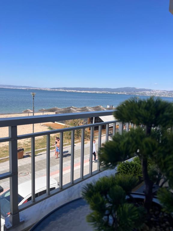Thalassa Living Beachfront Sea View - Chambres d'hôtes Peraía