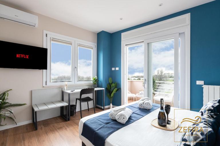 Zafira apartment - Seaview, pvt terrace, luxury design, A-C - B&B Lido di Ostia