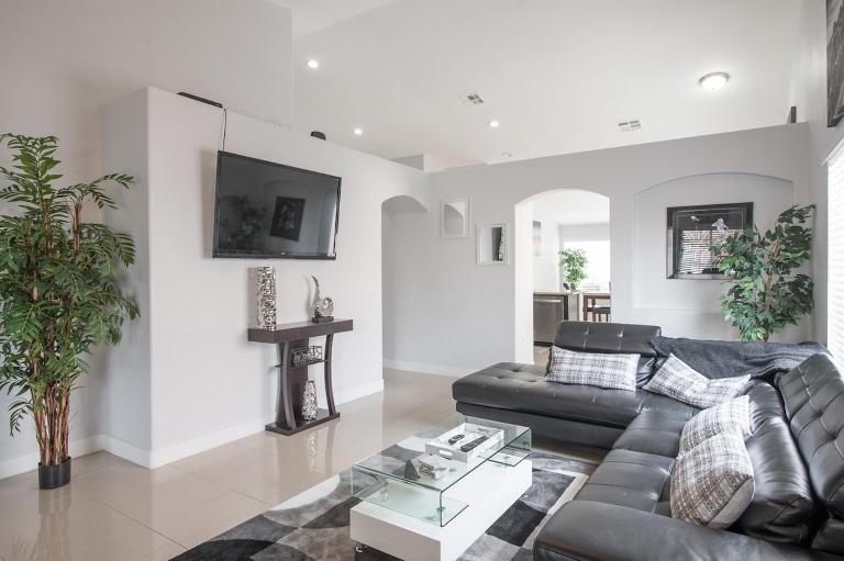 Las Vegas Family-Friendly 3BR Home Sleeps 6 Crib Included Pet Friendly - B&B Las Vegas