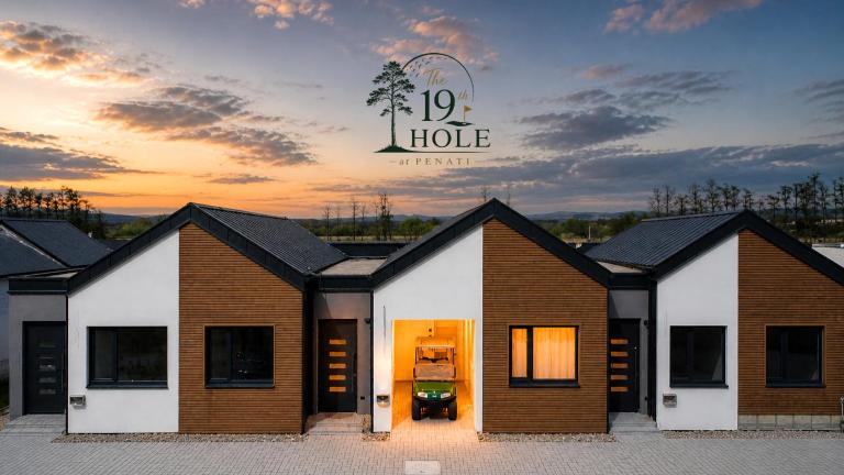The 19th HOLE at PENATI - Bed and Breakfast Šajdíkove Humence