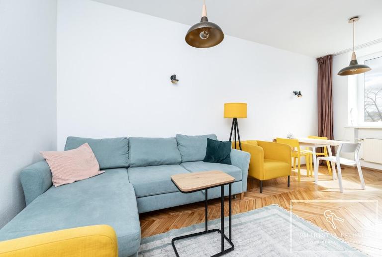 Central 2BR for 6, Workspace & Walk to Old Town - Chambres d'hôtes Tallinn