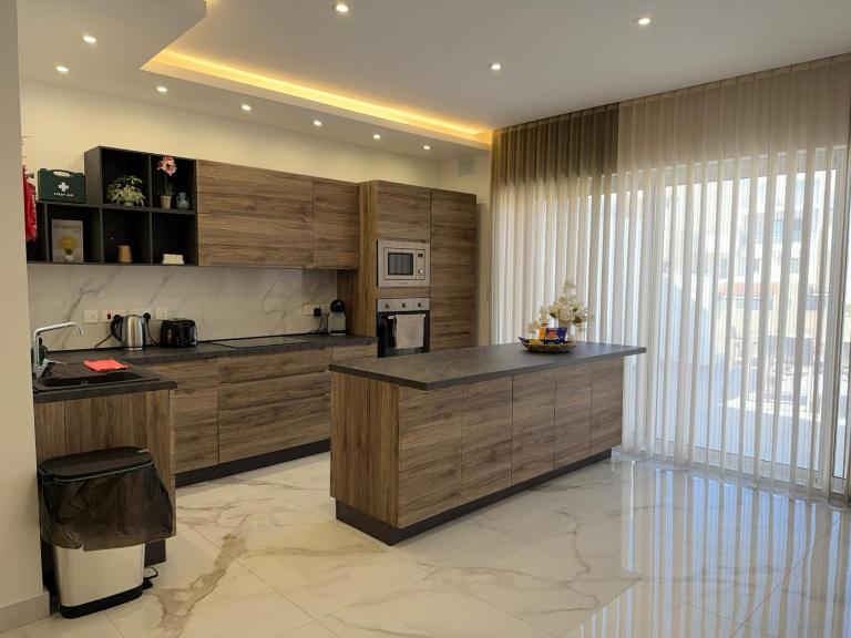 Exclusive 2 Bed Penthouse with pool - by Hostmt - B&B Mellieħa