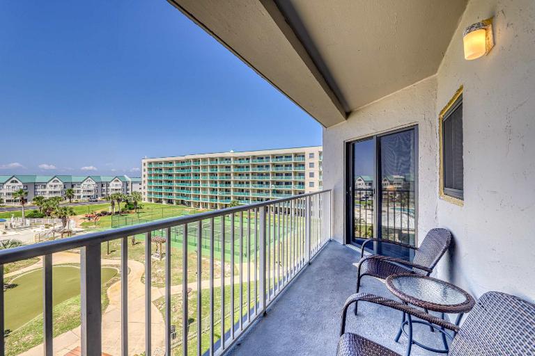 Waterfront condo with shared pools - snowbird-friendly - B&B Fort Morgan