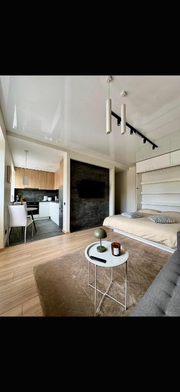 Sandstone Residence - Modern Apartment - 5 min Walk to Beach - Ferienwohnung Liepāja