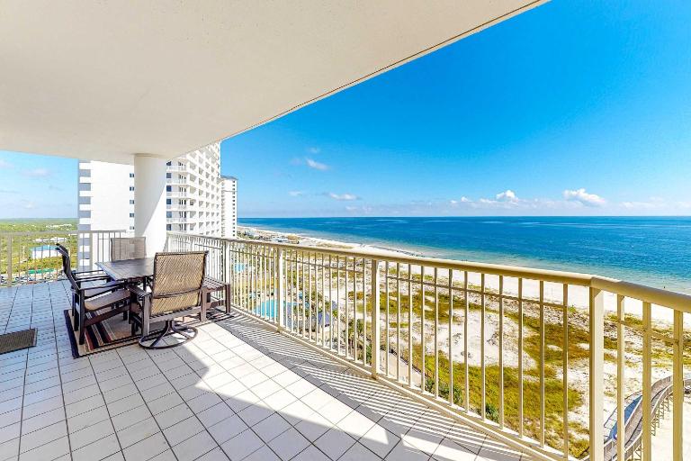Lovely Condo on 11th Floor with Shared Pool Hot Tub Sauna Balcony Free WiFi - Ferienwohnung Fort Morgan