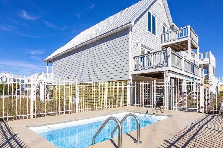 Dog-friendly house with private pool - dock and fishing pier available - B&B Gulf Shores