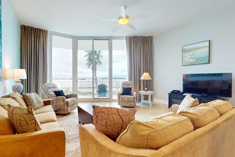 Brilliant water view condo with multiple pools lazy river & internet - Ferienwohnung Orange Beach