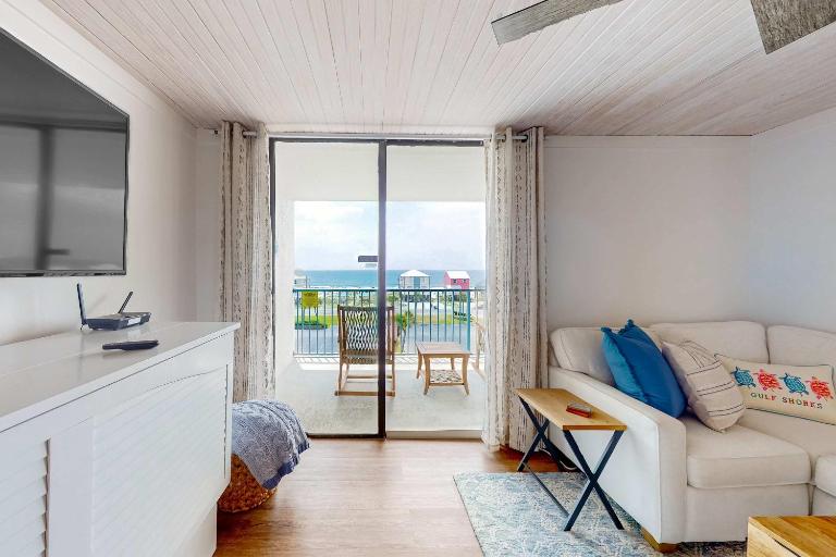 Completely renovated gulf view condo with pool hot tub tennis and pickleball - Ferienwohnung Gulf Shores