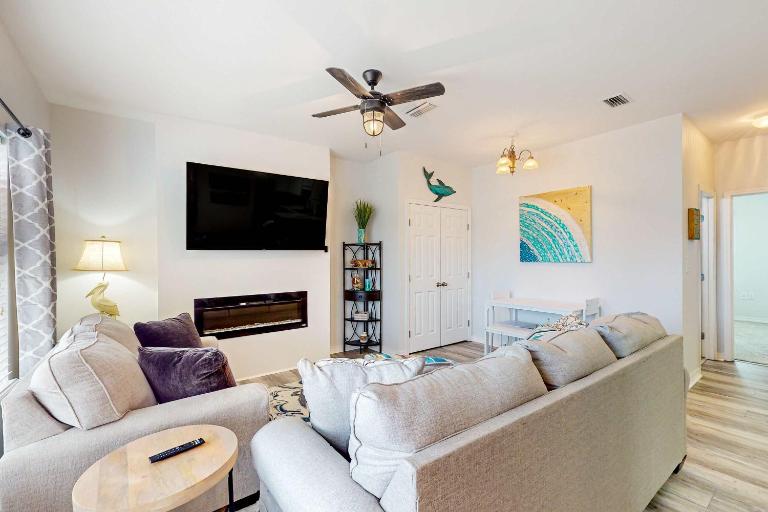 Renovated 1st-floor condo with pool & new furnishings - 1 block to the beach - Ferienwohnung Gulf Shores