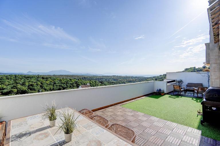 Penthouse Apartment with Sea Views - B&B Alcaidesa
