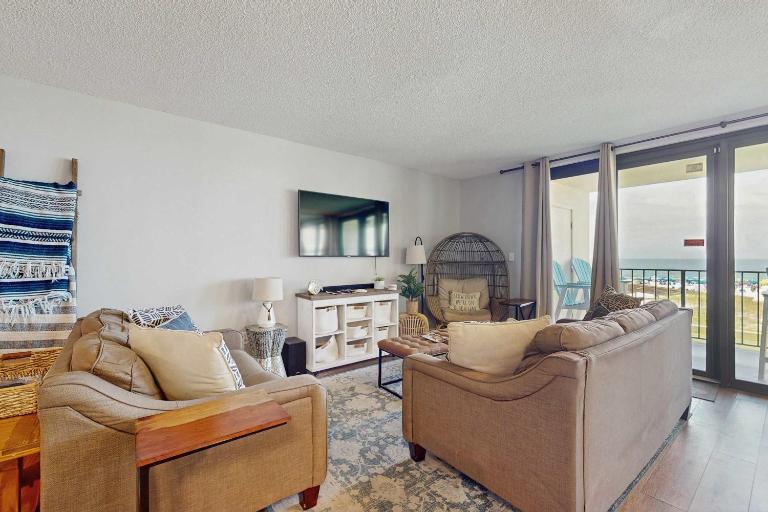 Beautiful beachfront condo with hot tub pool sauna tennis gym & balcony - Ferienwohnung Orange Beach