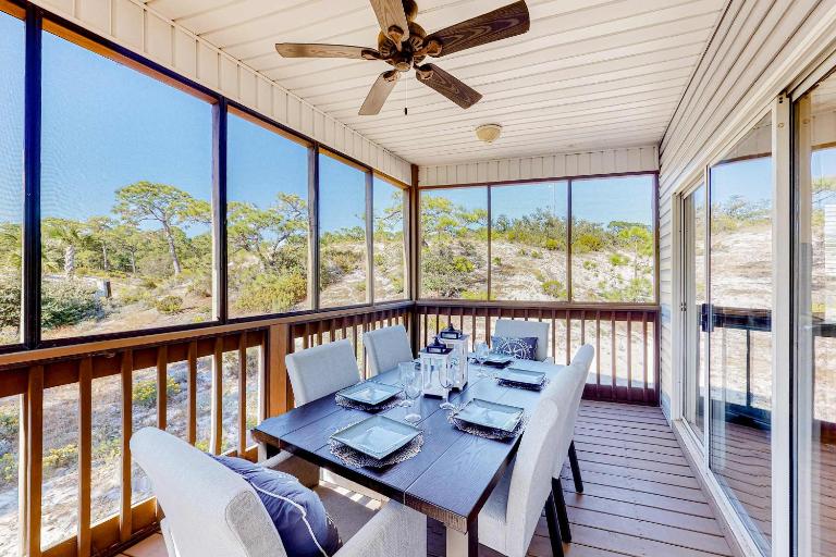 Easy beach access dog-friendly island home with private hot tub & shared pool - Bed and Breakfast Dauphin Island