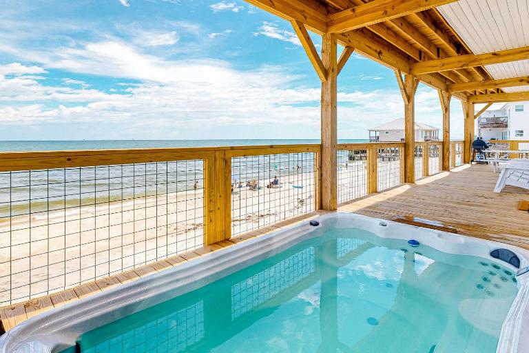 Gulf Front Paradise - Swim Spa Dolphin Spotting and Beach at Your Doorstep - B&B Dauphin Island