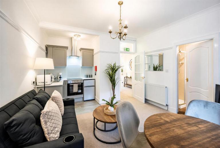 Coastal Nest - Cosy flat in Irvine town centre - 5 minute drive from beach - B&B Irvine