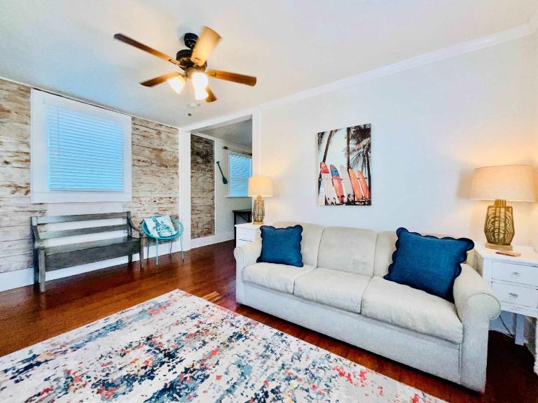 Hot Tub Tideaway Walkable - Ferienwohnung Galveston