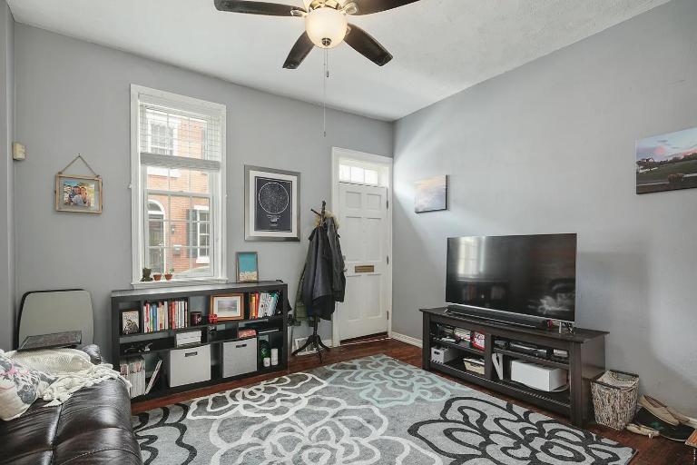 Cozy rowhouse in the quiet Fairmount neighborhood - Chambres d'hôtes Philadelphie