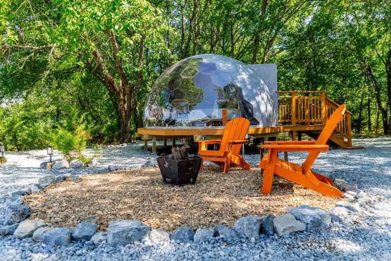 Cozy Glamping Retreat with Outdoor Shower & Fire Pit near Wolfe City, Texas - B&B Wolfe City