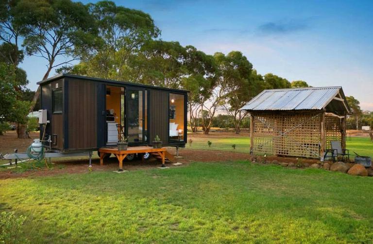 Lara Grove Cottage 2 by Tiny Away - B&B Purdeet