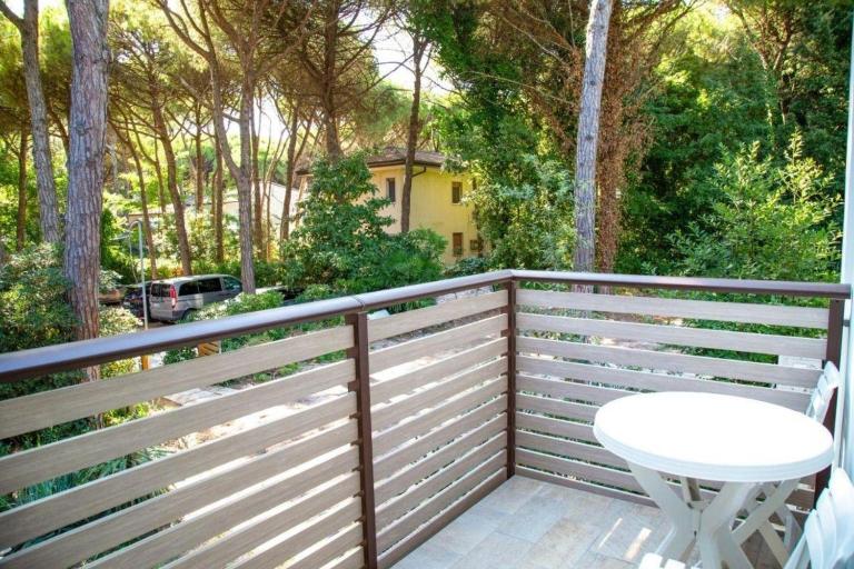 Comfy accommodation with balcony - B&B Eraclea Mare