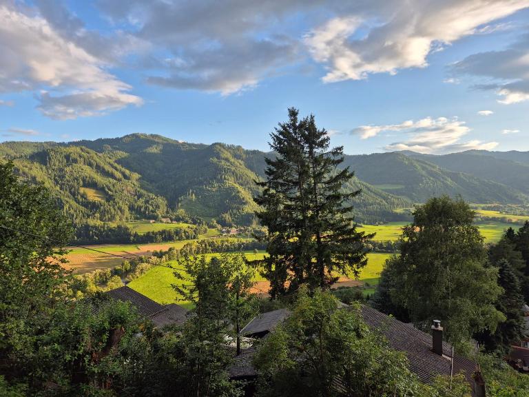 Casa Bella Vista Apartment with Panoramic Views and Sauna near Red Bull Ring Spielberg - Ferienwohnung Greith