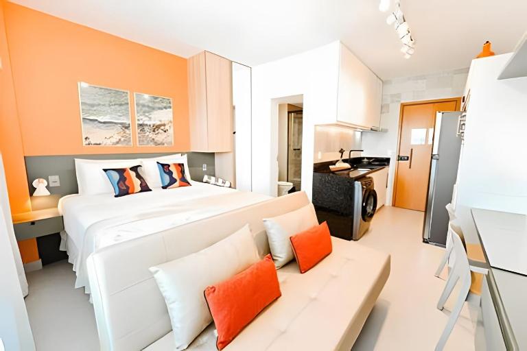 Flat arejado a 300 metros da praia, inclui enxoval, máquina de lavar roupas, ideal para famílias, wi-fi de 300 Mbps, cozinha completa, piscinas, varanda, recepção 24 horas, estacionamento, parquinho e campo - Chambres d'hôtes Ipojuca