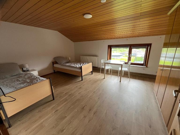 Helles großes 2 Bettzimmer - Chambres d'hôtes Jerrishoe