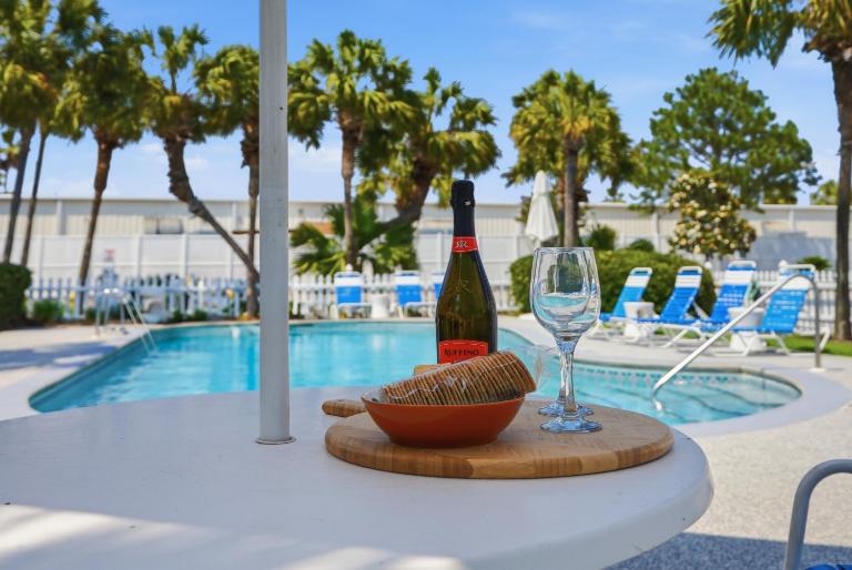 Lux Coastal Retreat, 5 min walk to Beach, Restaurants, & Shopping - B&B Destin