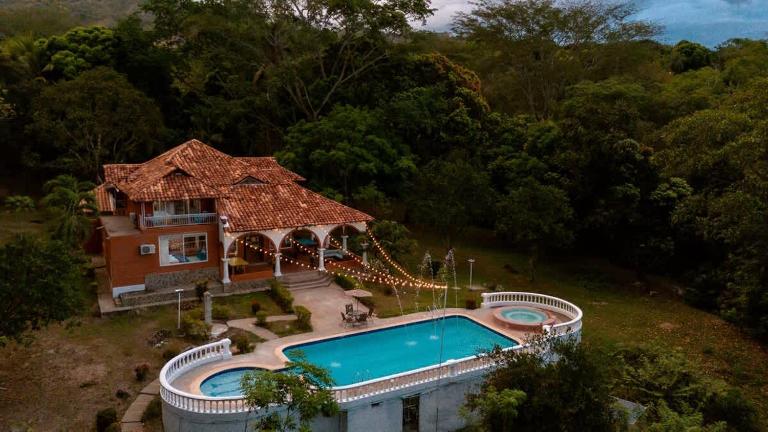 Finca Villa Salma - AC, Piscina, 21 Personas - B&B Sopetrán