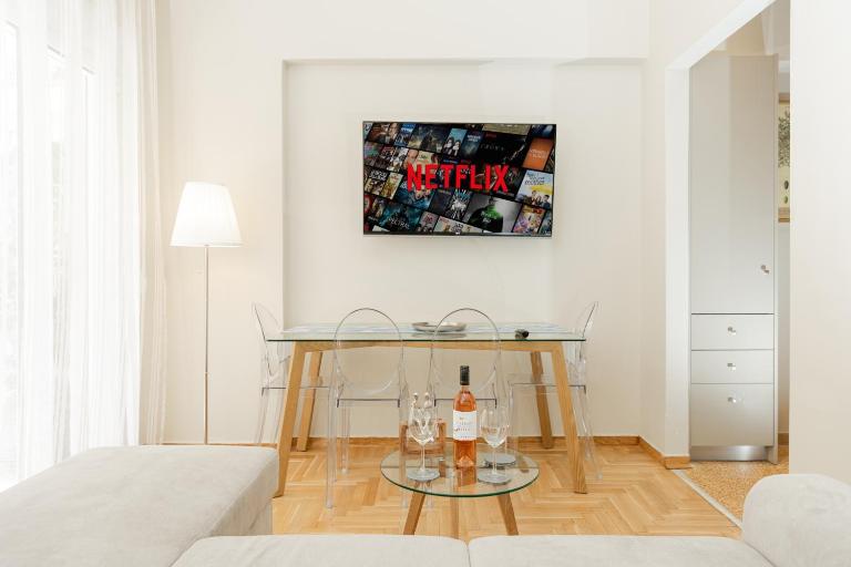 Cozy 2BR Stylish Apt - Balcony - Acropolis Metro - B&B Atenas