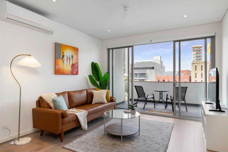 Freya & Frew - Balcony Apartment Near Central Market - B&B Adelaide