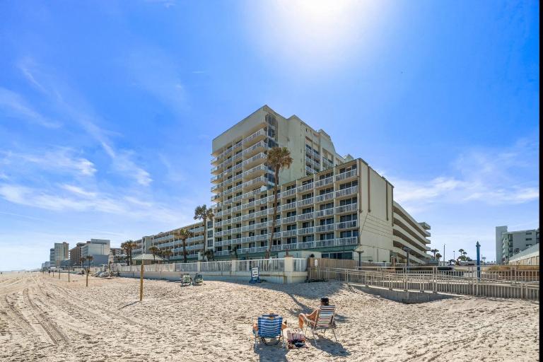 Oceanfront 1BR Condo Daytona Resort Pool Access - Ferienwohnung Daytona Beach