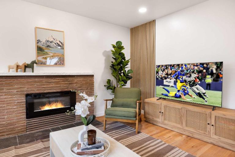 Spacious 2BR Home Near UW Parks & Station - B&B Seattle