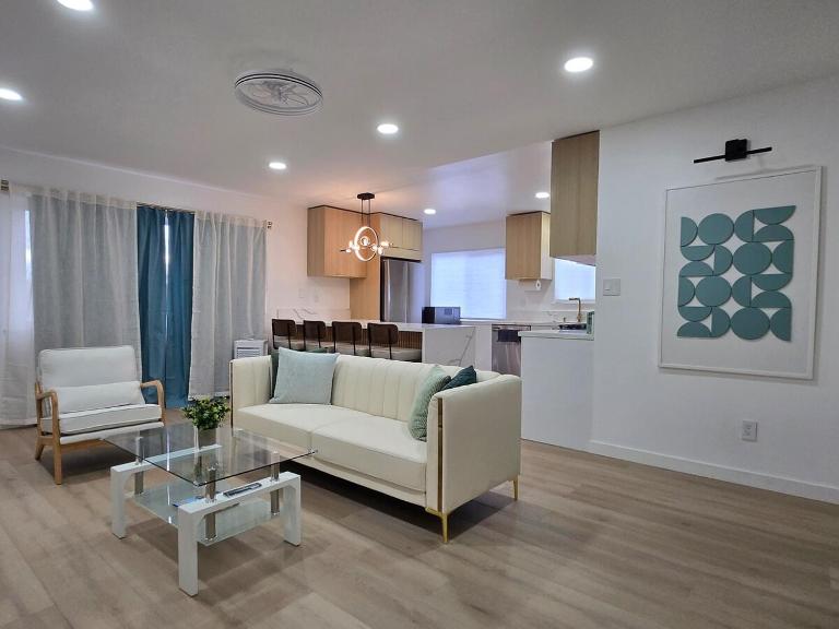 Seaglass Shores Walk to Beach & Downtown Oceanside New 2Bedroom Apartment - B&B Oceanside