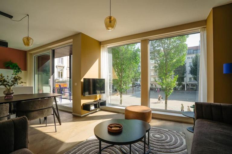 Luxury Apartment with 2 Patios by Beach - Chambres d'hôtes Ostende