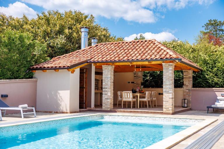 Lux pool Villa Zen - located in peaceful village near Rijeka and Opatija - B&B Klana