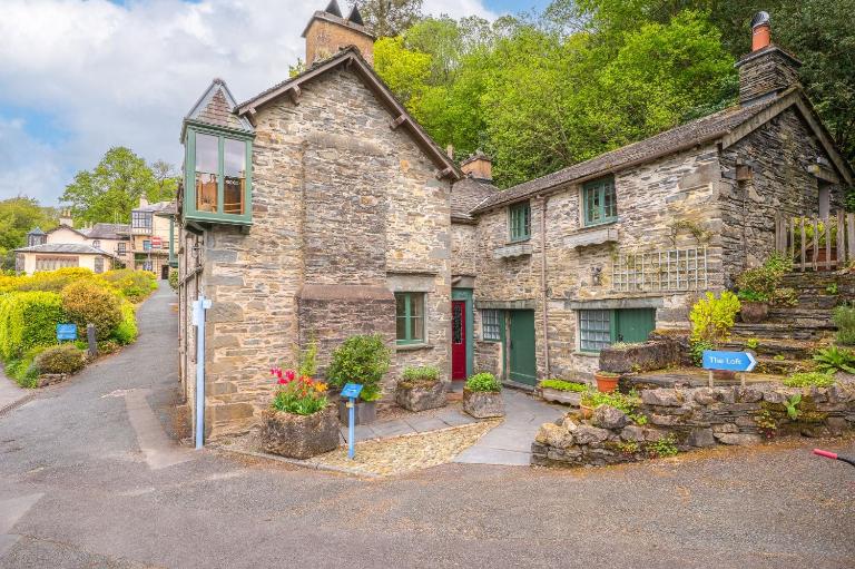 The Lodge at Brantwood, 4 bedroom house with lake views and lake access - Bed and Breakfast Coniston