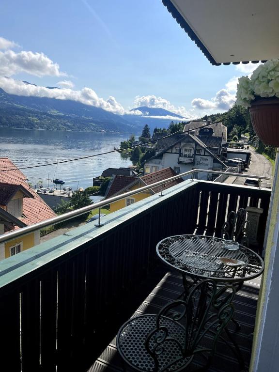 Chic & Cozy Lake View Apartment - B&B Seeboden