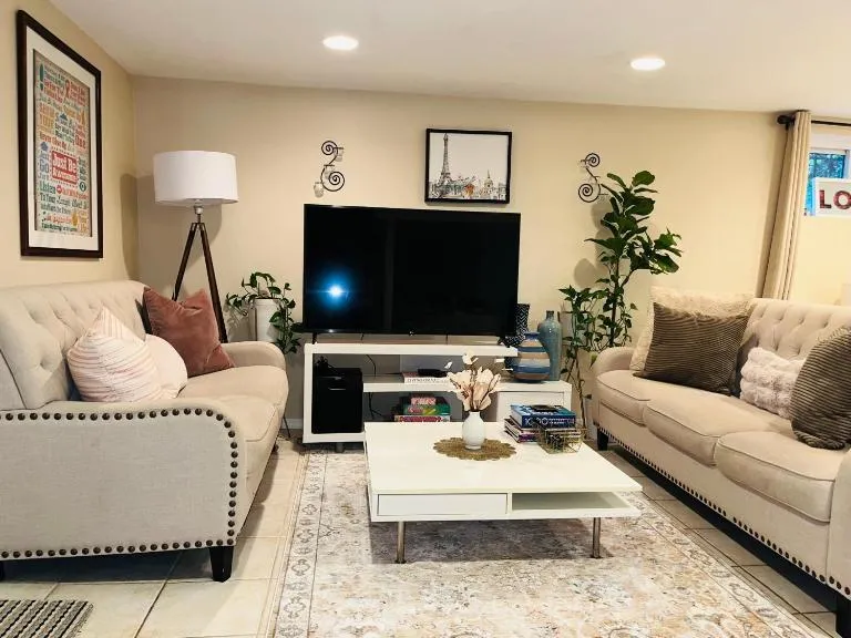 Well-Appointed and Cozy Studio with Parking - Bed and Breakfast Ardsley