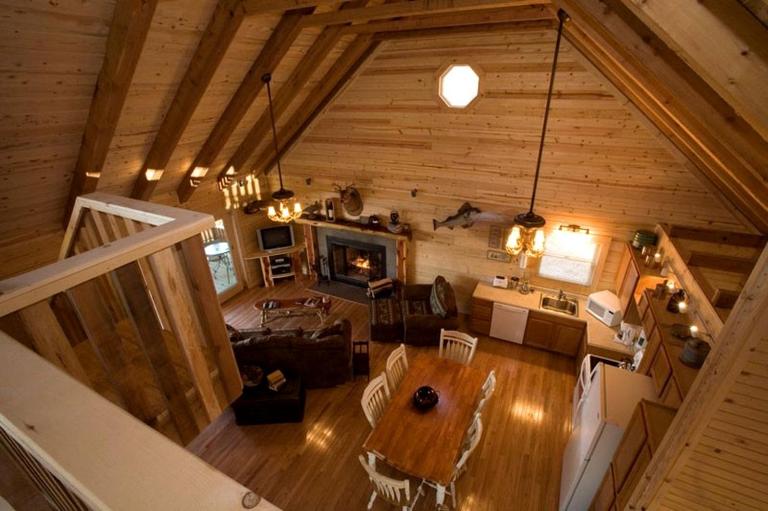 Beautiful Family Cabin for a Mountain Getaway near Eureka Springs, Arkansas - B&B Eureka Springs