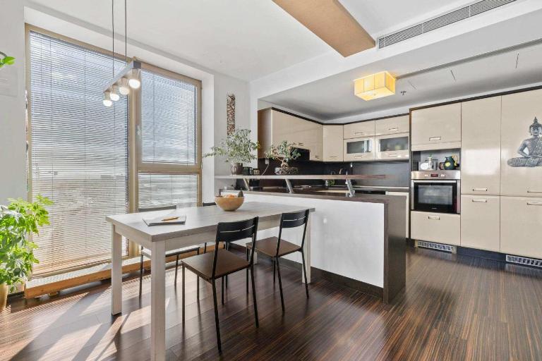 Vienna Gate Bright Family Apartment - B&B Bratislava