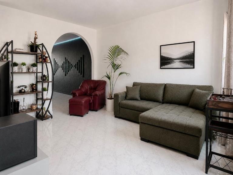 2BR Apartment with Private Entrance in Spinola - B&B San Julián