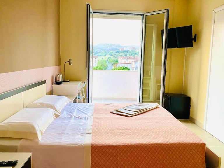 eco-Ostello LOCRIDE - B&B Locri