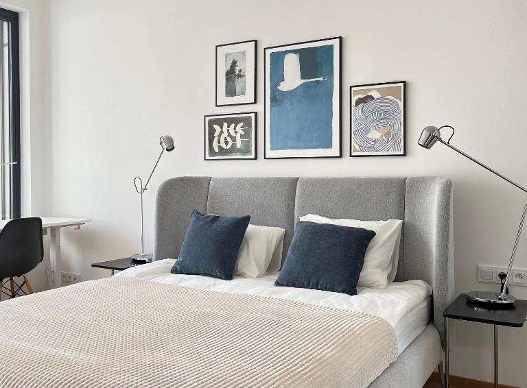 Modern 1BR Apartment with Terrace, Workspace & Free Parking - B&B Prague